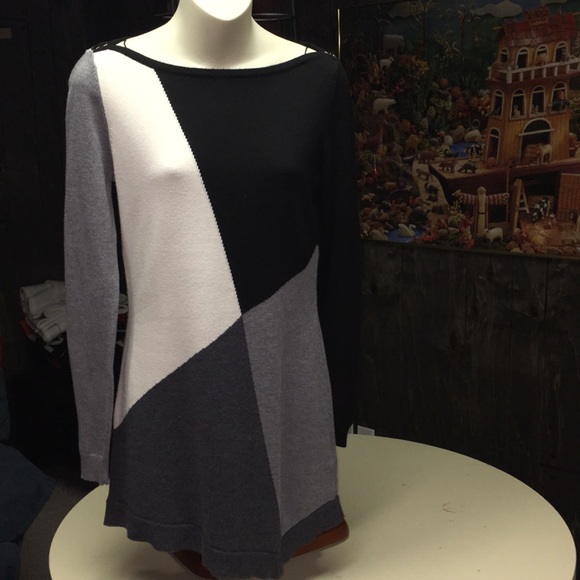 White House Black Market Tops - WHBM tunic/sweater/dress in black-white-gray